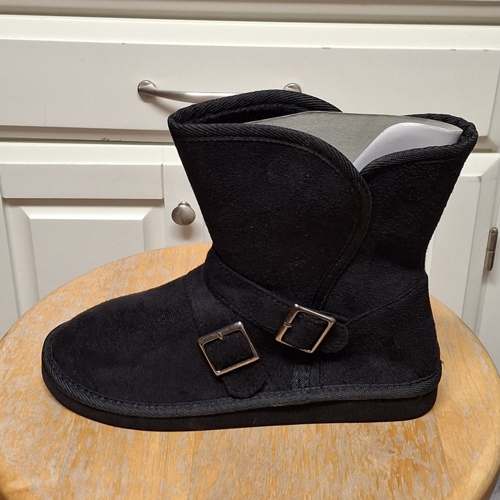 New Women's Aling-22 Cozy Faux Fur Lining Ankle Boot W/bucke Accent-blk